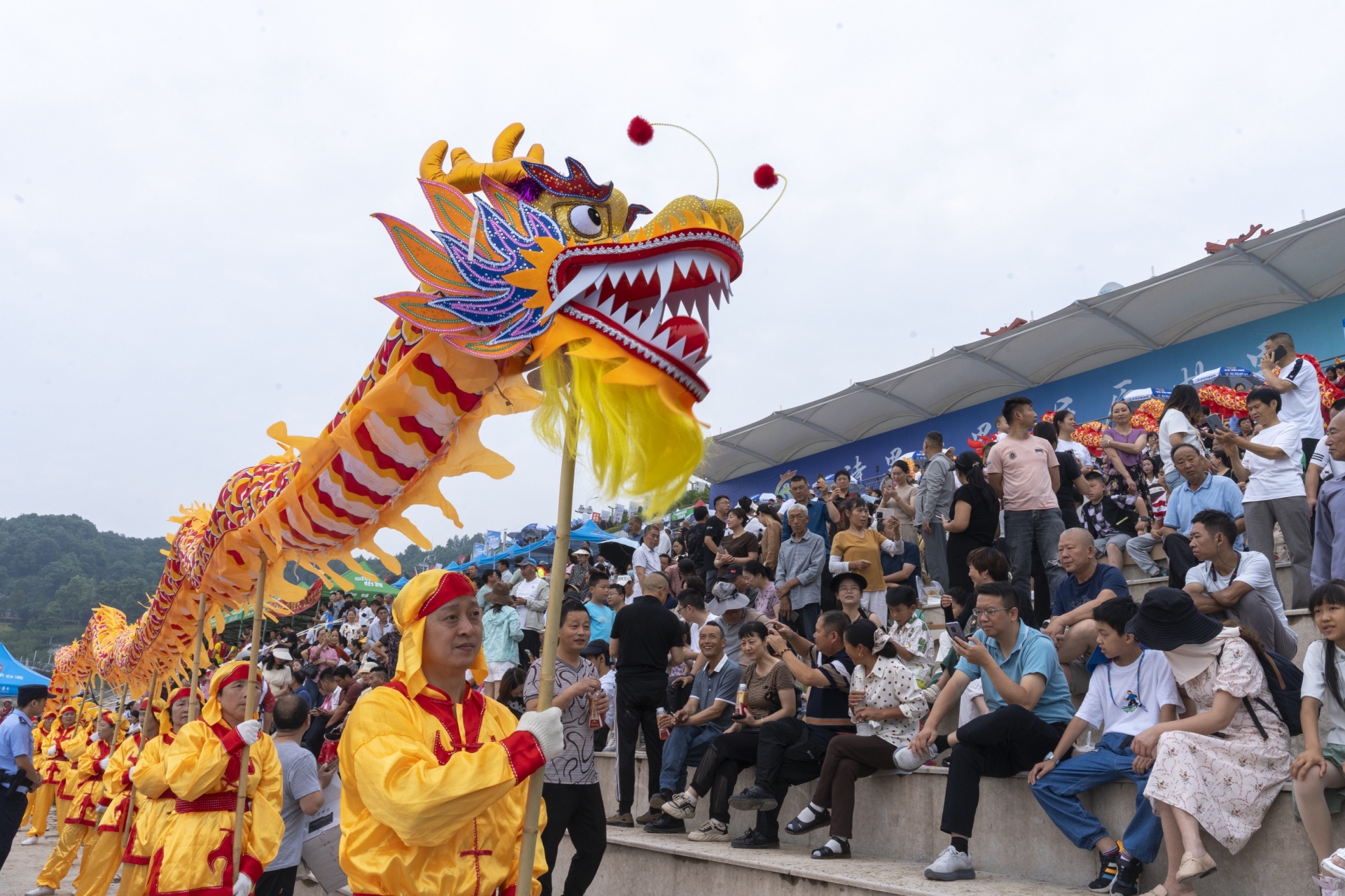 Dragon Boat Festival Honors Poet Qu Yuan in Yichang