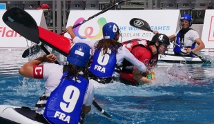 france women stealing tackling against canada icf canoe polo world games 2017