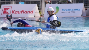 italy men on top of chinese taipei possession icf canoe polo world games 2017