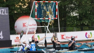 italy men shooting between two new zealand defence paddles icf canoe polo world games 2017