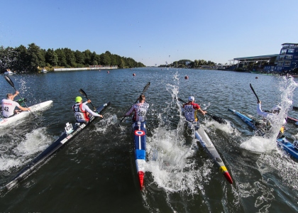 Canoe marathon start men K1 Pitesti