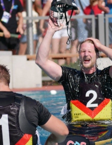 germany celebrate canoepolo-compressor