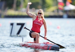Lowry captures canoe crown in thrilling display Isabel Lowry Canada
