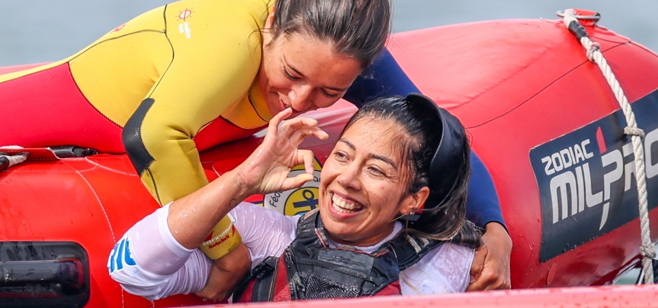 Katherinne Wollermann Chile Paracanoe gold Paris 2024 Paralympics celebrating
