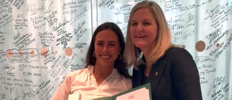 Noemie Fox with IOC President Kirsty Coventry at the Olympic House 