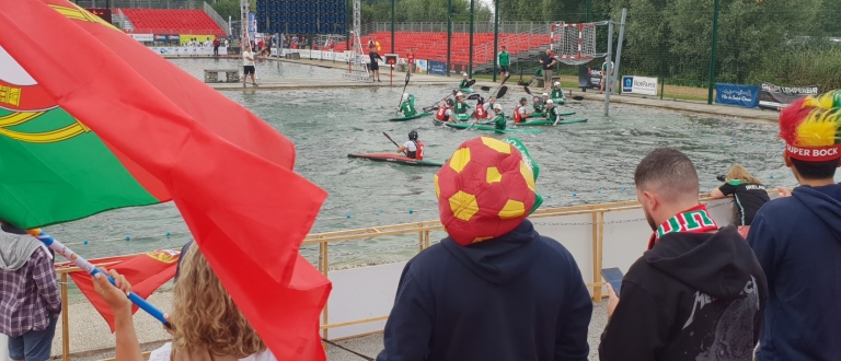 Portugal canoe polo fans St-Omer 2022