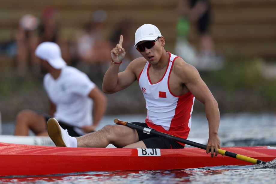 Bowen Ji of China takes gold medal in Montreal bowen ji china