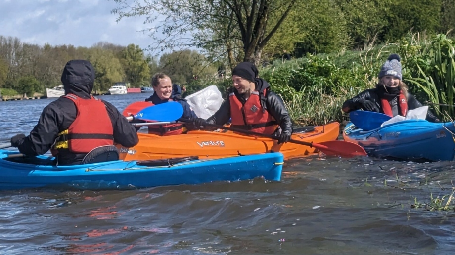 Great Britain Paracanoe team cleanup river