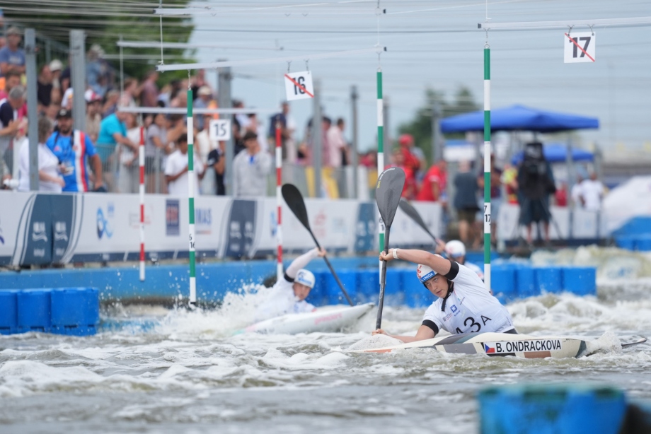 Czechia produced a superb run to win men's junior kayak teams gold Czechia kayak team Krakow 2026