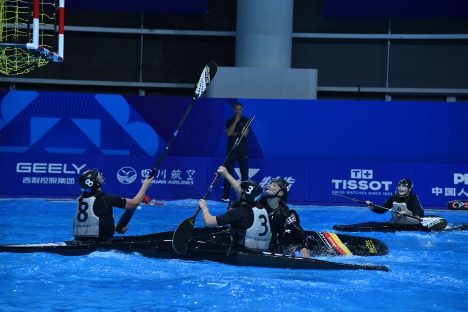 The German women's team dominated New Zealand in the final
