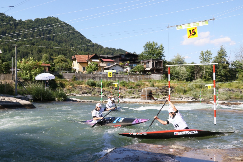 Czech Republic junior women C1 team Tacen world championships 2021