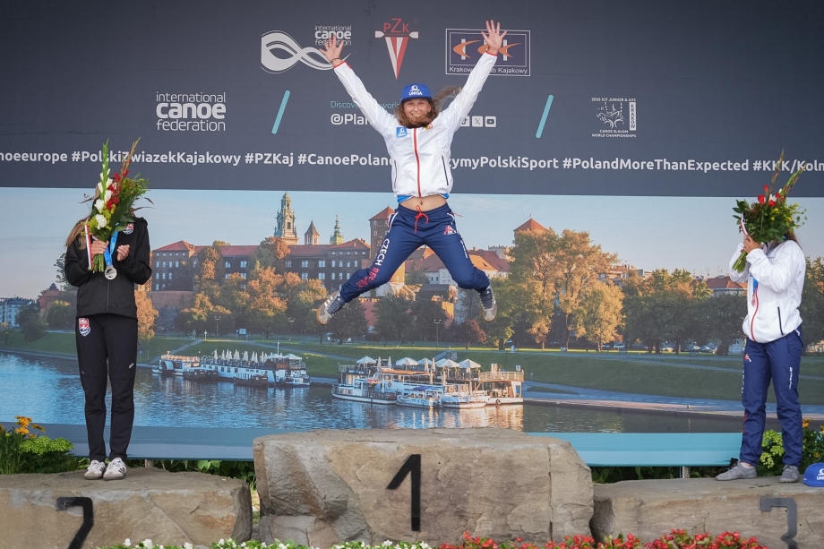 Lucie Vaculova celebrates winning kayak cross individual Lucie Vaculova Czechia kayak cross podium Krakow 2026