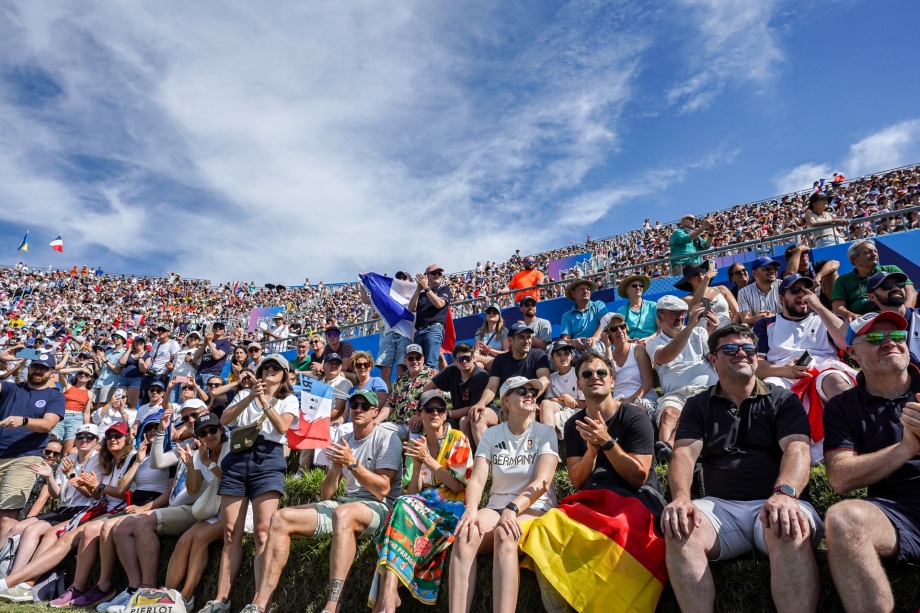 Fans canoe kayak slalom paris 2024 olympics spectators