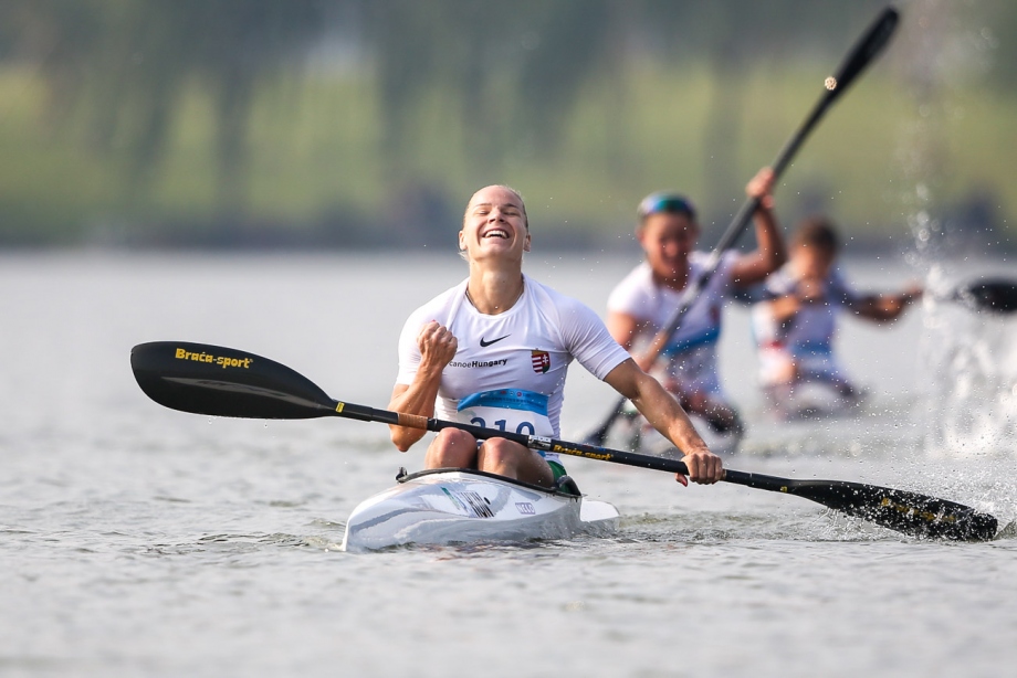 Hungary <a href='/webservice/athleteprofile/49657' data-id='49657' target='_blank' class='athlete-link'>Vanda Kiszli</a> canoe marathon Shaoxing 2019