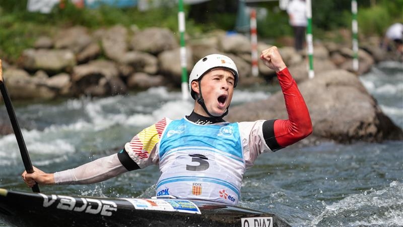 Oier Diaz Paddling image 